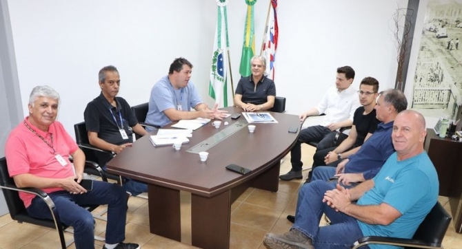 Representantes da Sanepar se reúnem com prefeito Luiz Ernesto para discutir renovação de contrato e expansão de serviços